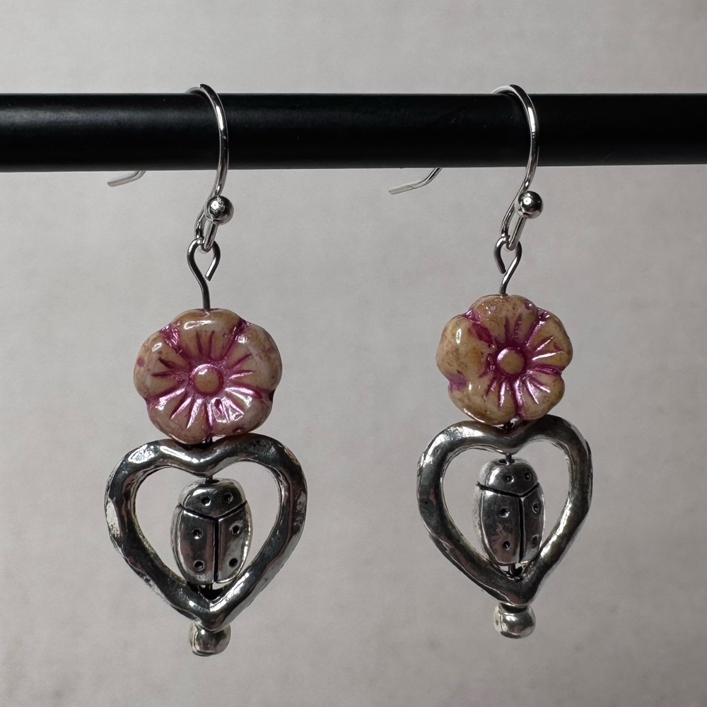 Hand Crafted Ladybug in Heart & Czech Glass Flower Dangle Earrings 1 1/2” NWT - Picture 4 of 12